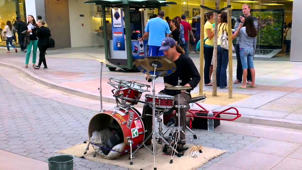 Någon som behöver en trummis?