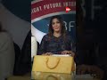 لما تلاقي نفسك مزنوق في اجتماع مع الماميز ومش فاهم حاجة من كلامهم الصفارة