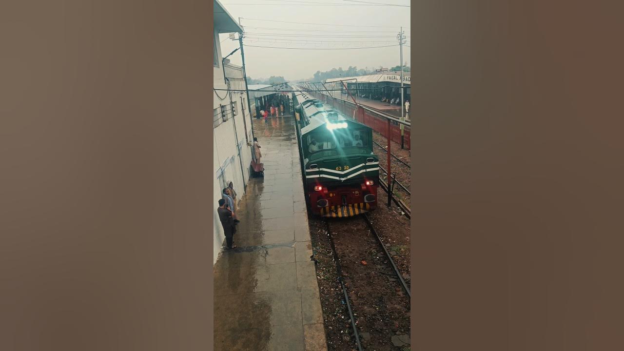 17UP millat express arrival at faisalabad railway station 🚉 Subscribe