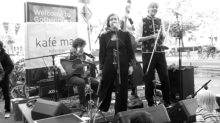 Swing Tarturo, High in the sky (Julia Stokes) / Bl...