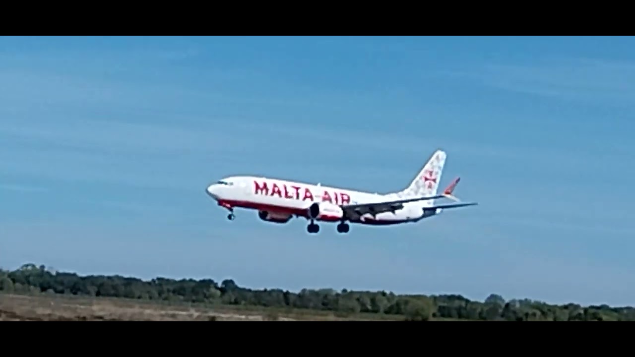 beziers-cap-d-agde-airport-boeing-737max8-200-malta-air-landing-youtube