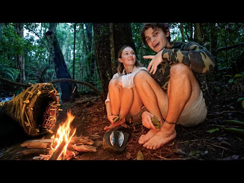 Surviving 24 Hours in the JUNGLE | Building Primitive Fish Traps