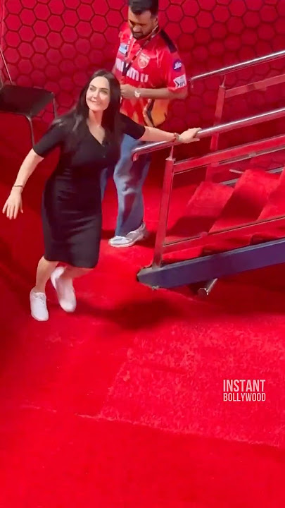 Preity Zinta leaving for the match. 😍..#preityzinta #instantbollywood #shorts