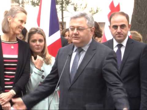 დავით უსუფაშვილი ოლივერ და მარჯორი უორდროპების ძეგლის გახსნაზე