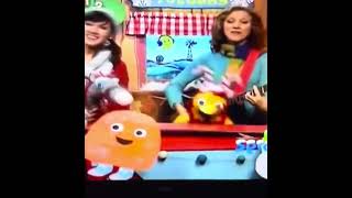 Laurie Berkner’s candy cane Jane ￼on the snowy side up show ￼