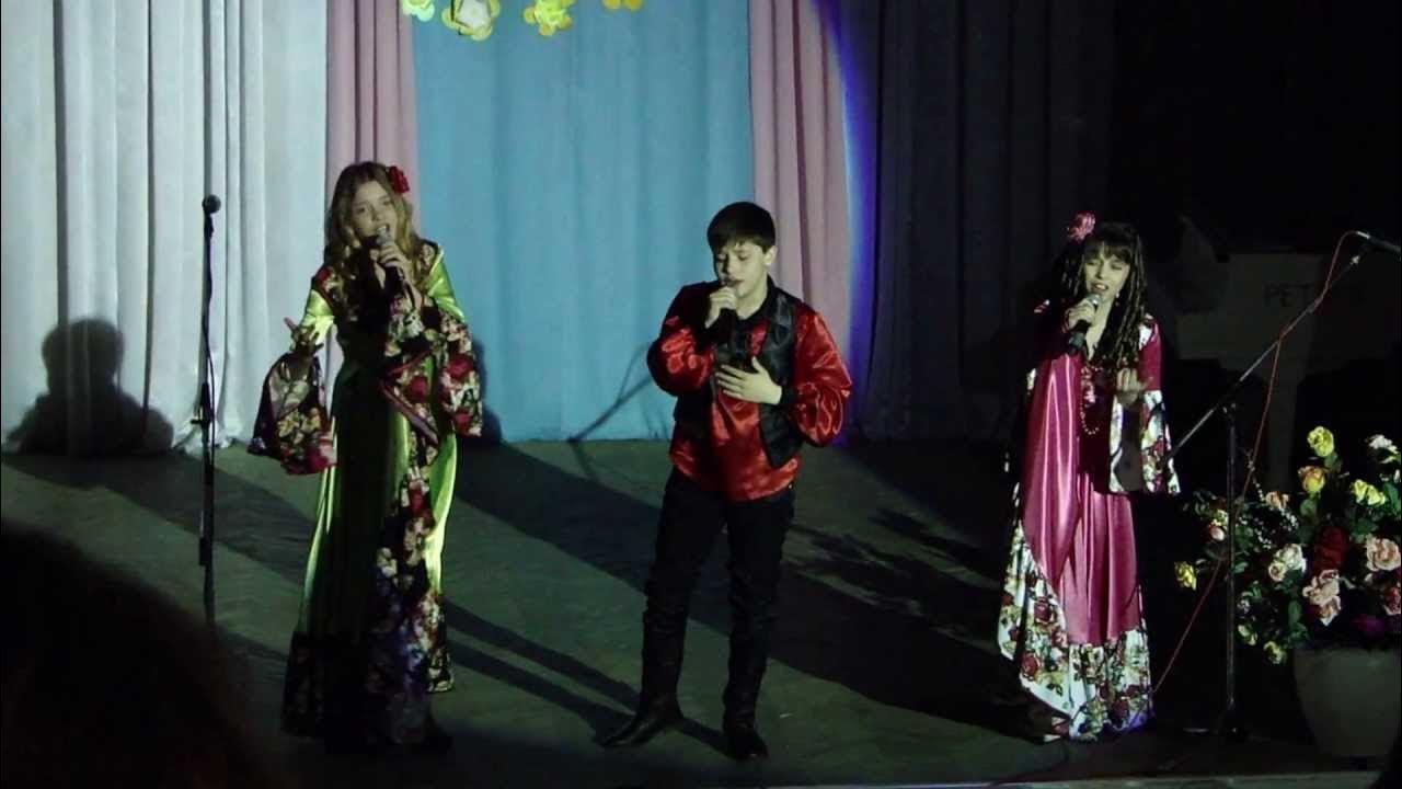 Пока солнышко ромалэ не взойдет. Цыганская песня солнышко слушать. Цыганская песня солнышко слушать. Ой не будите тумэ ман молодого слушать. Цыганская песня солнышко слушать.