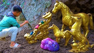 I searched for treasure in the dry river and found several golden horses and jade Ruyi