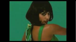 Cornershop -  Sleep On The Left Side (OFFICIAL VIDEO) chords