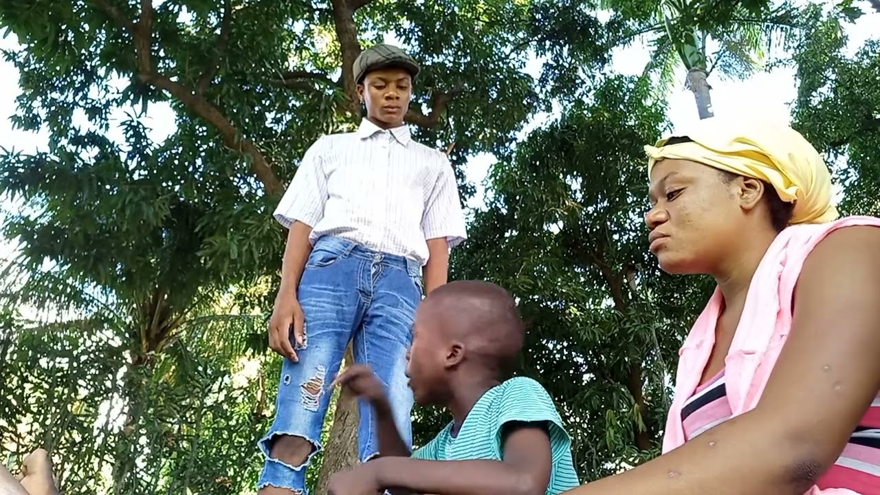 Djimy joure yon net Mal mange ki vin koze ak Manman l gen zen 😂😂😂😂☺️