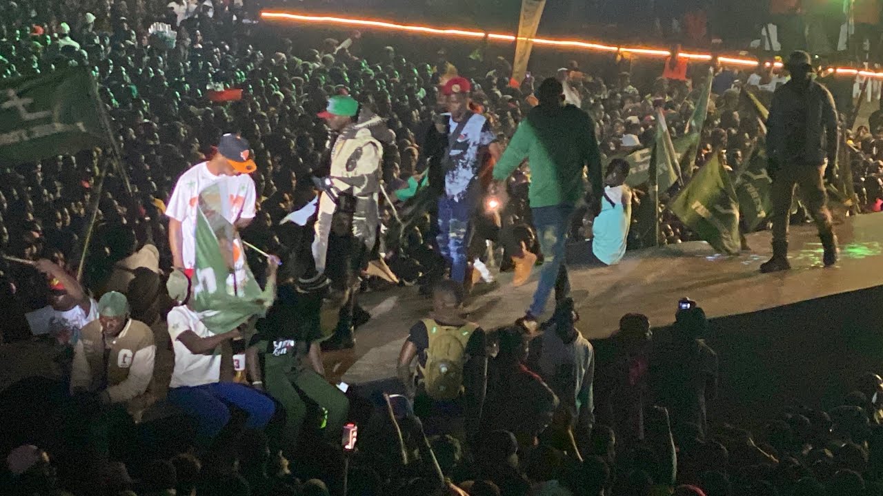 Wow! Alien Skin Nkuuka Masaavu Powerful Grand Entrance on Stage, Laba kyebayita egaali ekuba engato