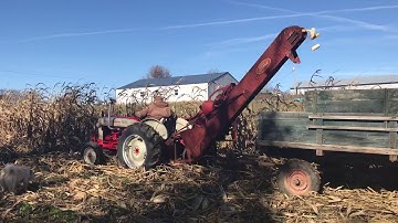 Ford 861 and Ford 601 1 row corn picker