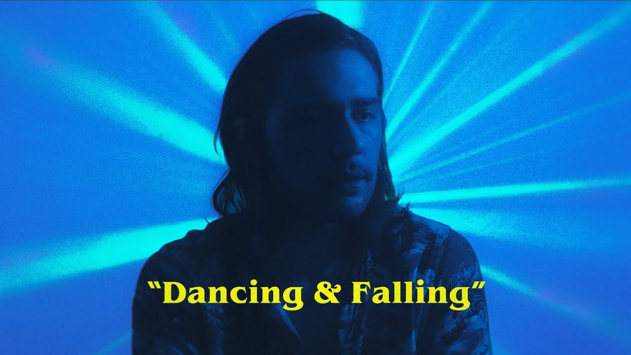 Dimitri's Bats - Dancing and Falling (Official Video) auf YouTube ansehen Dimitri's Bats - Dancing and Falling (Official Video) auf YouTube ansehen