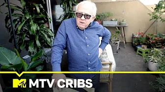 A Peek Inside Leslie Jordan's Home 🏠 MTV Cribs