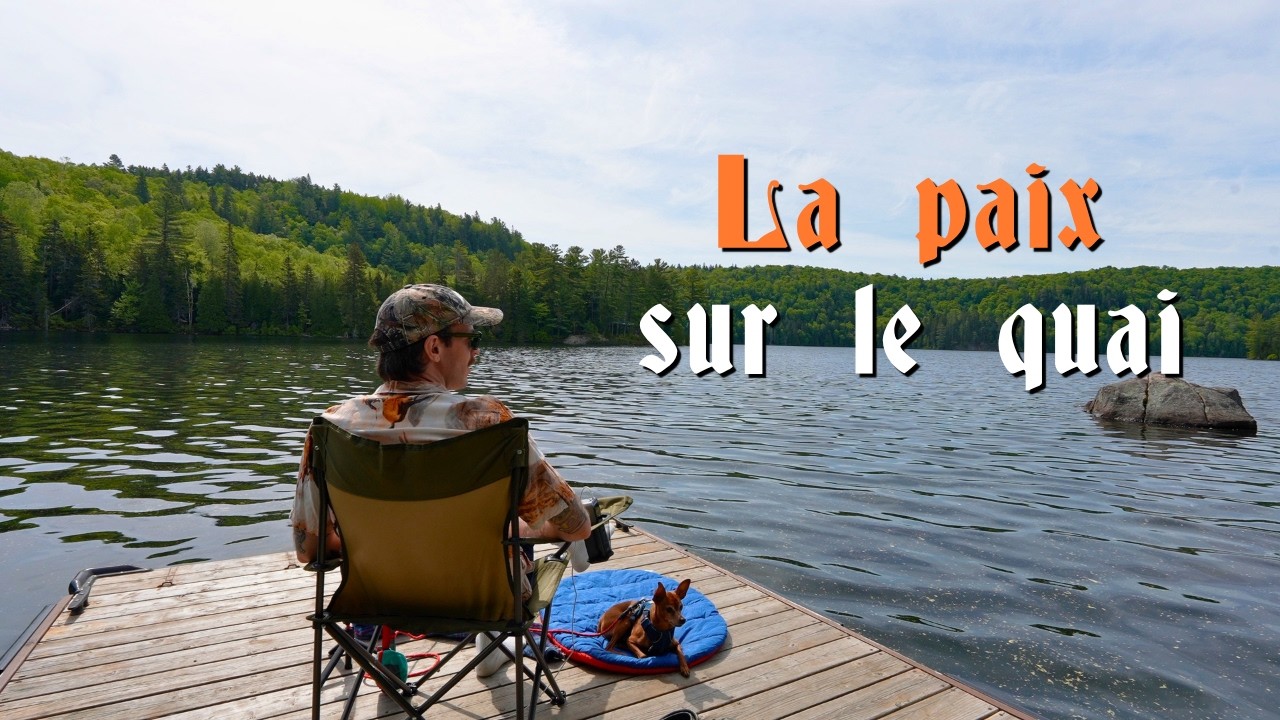 Relaxer sur le quai avec mon chien pendant une journée très chaude de camping. ☀️🥵🏕️