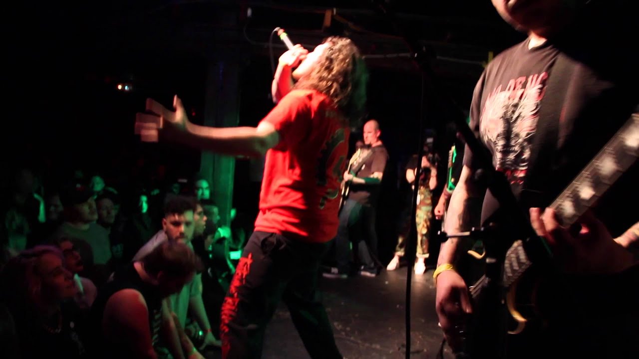 Guarda Twitching Tongues - Cannibal su YouTube Guarda Twitching Tongues - Cannibal su YouTube