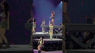 Download Lagu when you decide to unzoom for a fancam ~ twice this is for world tour at oakland arena d2 MP3