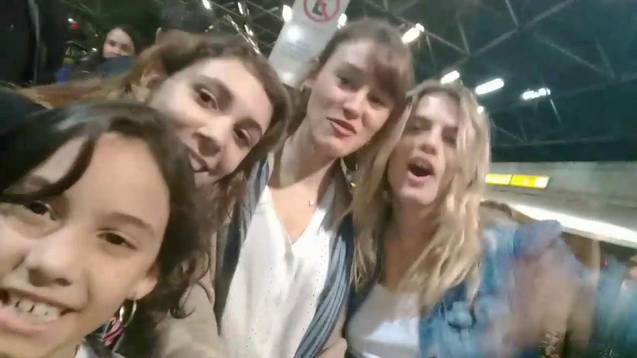 Um dia no Aeroporto conhecendo o elenco de Soy Luna !!!