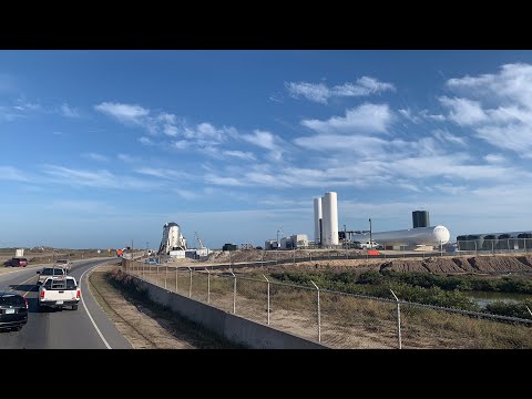 Starship Bopper tank rolling to testing pad