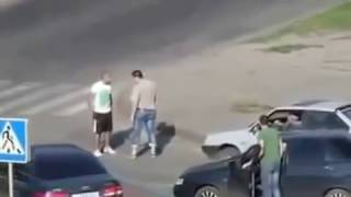 Pelea callejera chida borracho y drogado vs gente