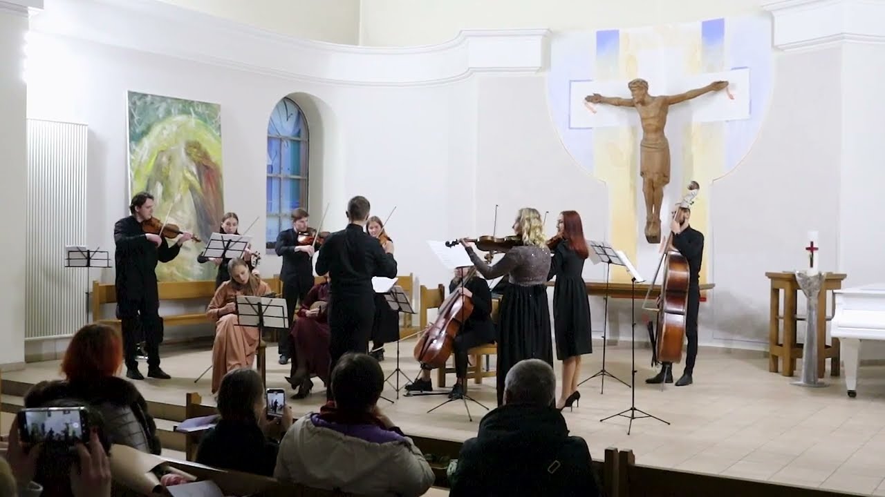 A.Vivaldi - concero for 2 mandolins in G major (RV 532)(1 part)