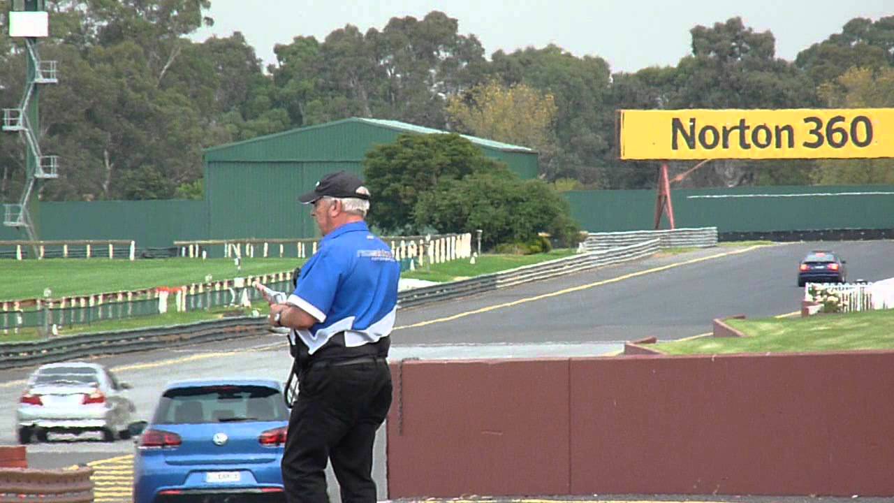 E46 M3 CS flyby and Golf R MkVI taking off.MOV