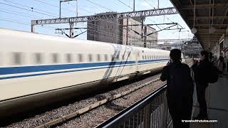 FAST!! Shinkansens pass each other! And our N700A pulls up to Tōkyō