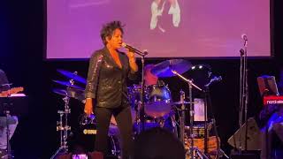 Kelly Lang debuts her single "Midnight Train To Georgia" at Country For A Cause