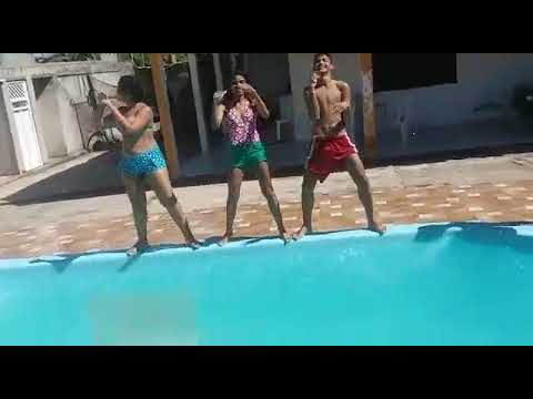 Dançando na Piscina❤🎊