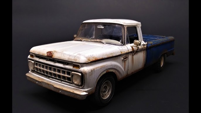 Moebius Models 1972 Ford F-250 4x4 with Snow Plow - Small