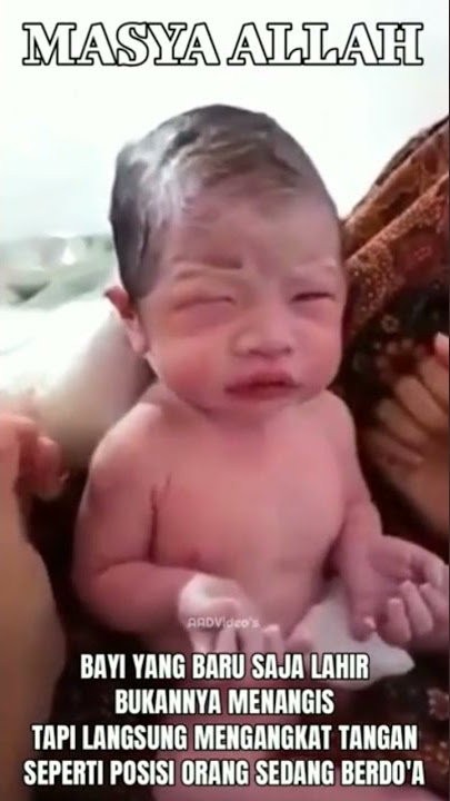 Masya Alloh Bayi yg baru lahir Bukanya Menangis Tp Langsung Mengangkat tangan Seperti Berdo'a