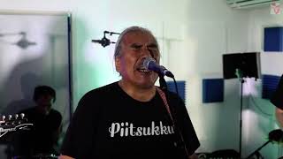 Video thumbnail of "Piitsukkut - Silaanarissumi inuugatta"