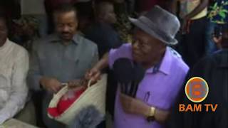Rais Magufuri:'Anunu Samaki kwenye kikapu akitoa wito wananchi nao kwenda na vyombo.