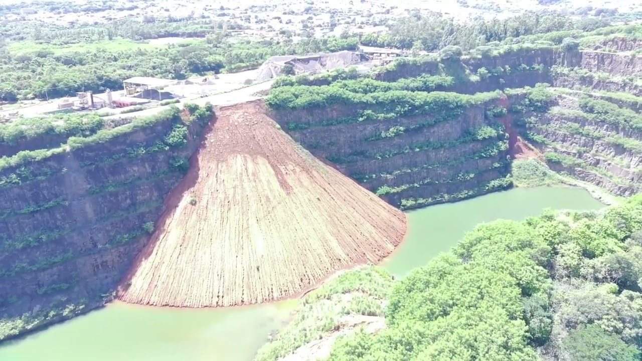 Sobrevoando a Pedreira de Paulinia sp