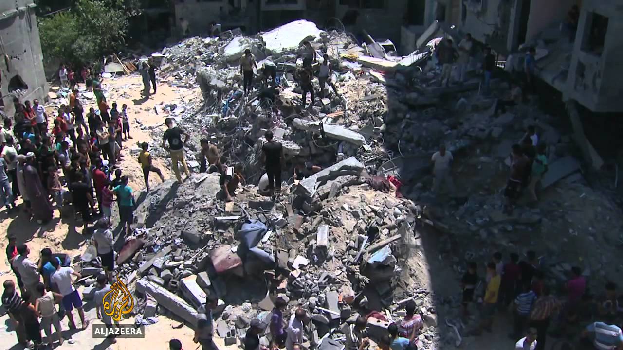 آلاف الأشخاص ينوحون على قادة حماس في غزة