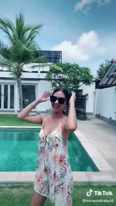 Soraya Rasyid Host Uang Kaget Joget SEXYYY!!!