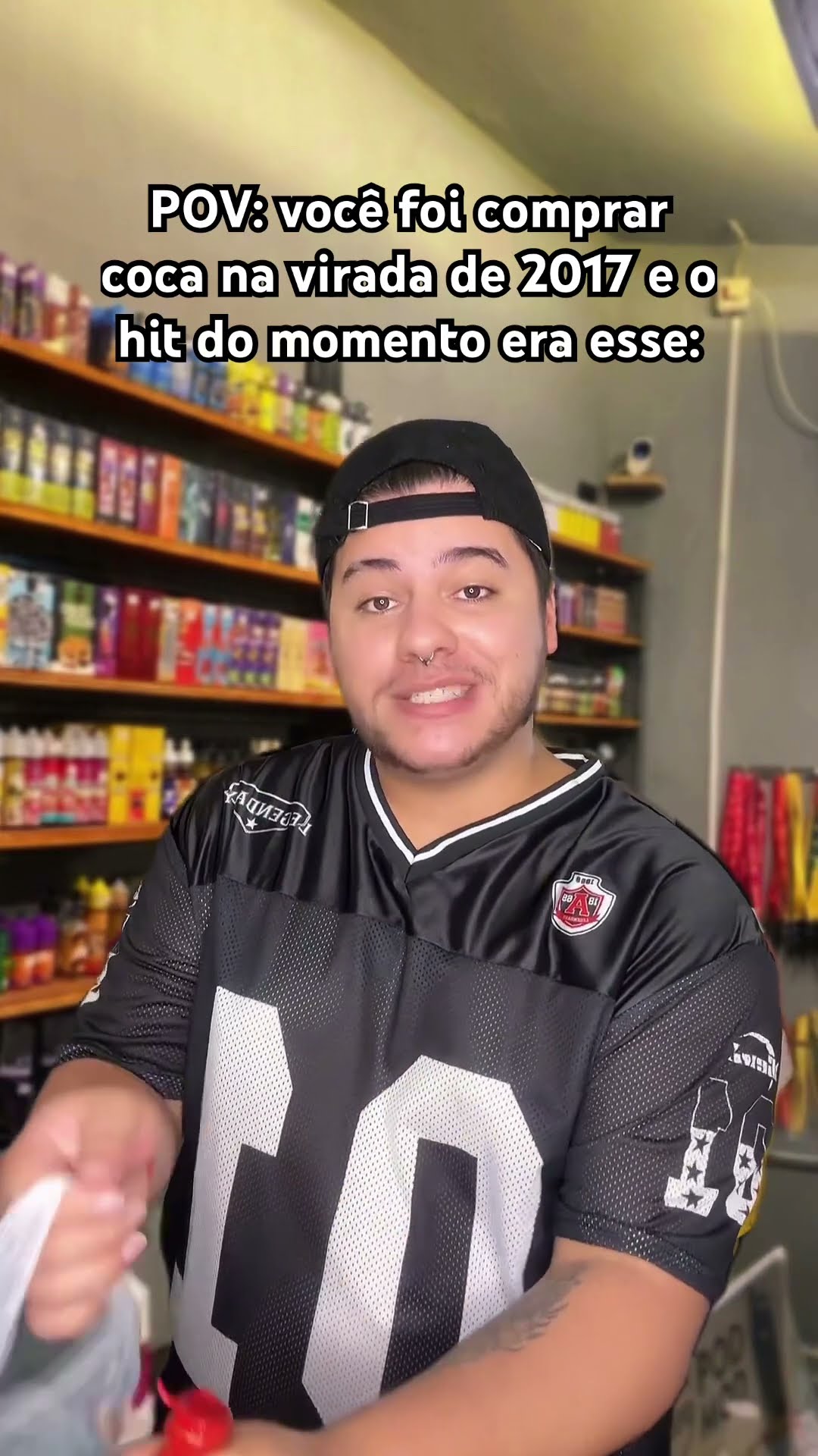 VOCÊ FOI COMPRAR COCA NA VIRADA DE 2017 E O HIT DO MOMENTO ERA ESSE: