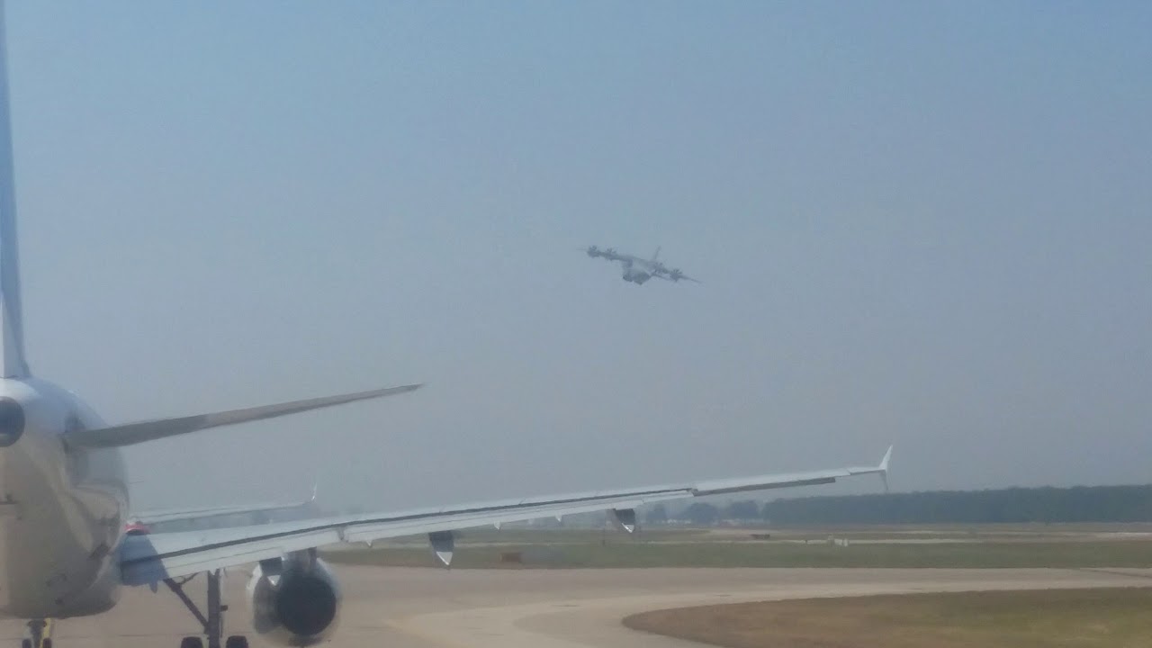 Military Aircraft rock wings on departure - Eurasia Airshow Antalya ...