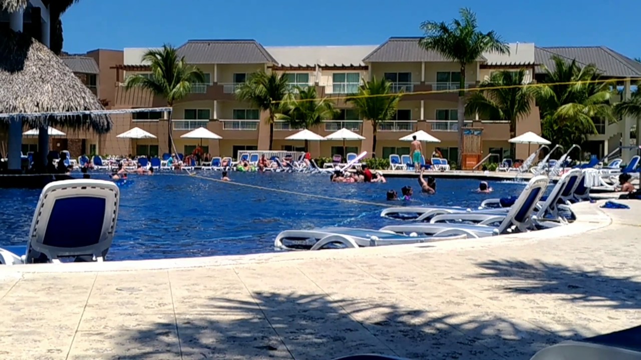 Main pool at memories splash punta Cana