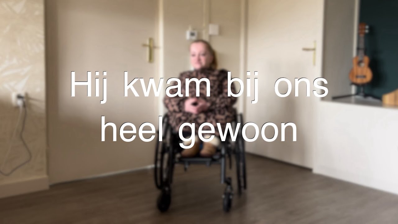 Hij kwam bij ons heel gewoon - Berdine Zwanepol - YouTube