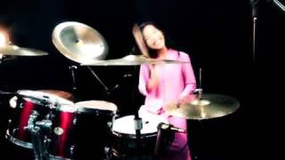 Selamat hari raya versi drum cover Amira syahira