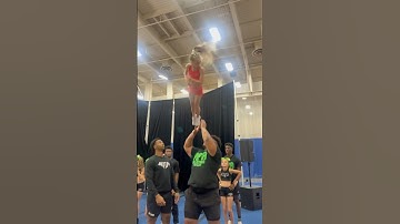 Ohhhh crisp clean stunts👏🏼👏🏼 #cheerleading #stunt #stunting #athlete #sports #partnerstunts