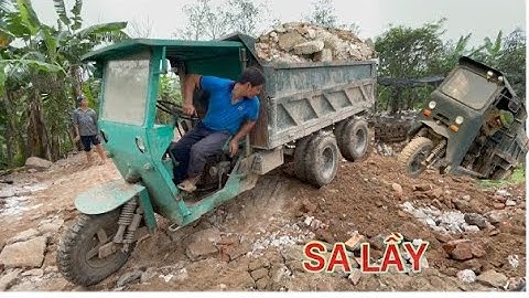 Công nông chở cát sa lầy kéo nhau cực căng tricycle carrying sand stuck in the mud