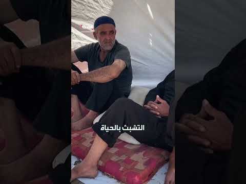 أطفال يعيشون بجوار بركة صرف صحي في غزة