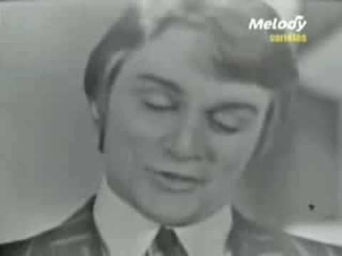 Une Petite Fille Aux Yeux Rouges Claude François 