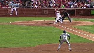 NLCS Gm1: Kelly singles to left in the third