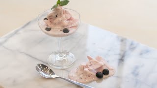 ブルーベリーを添えて！「フローズンヨーグルト」の作り方
