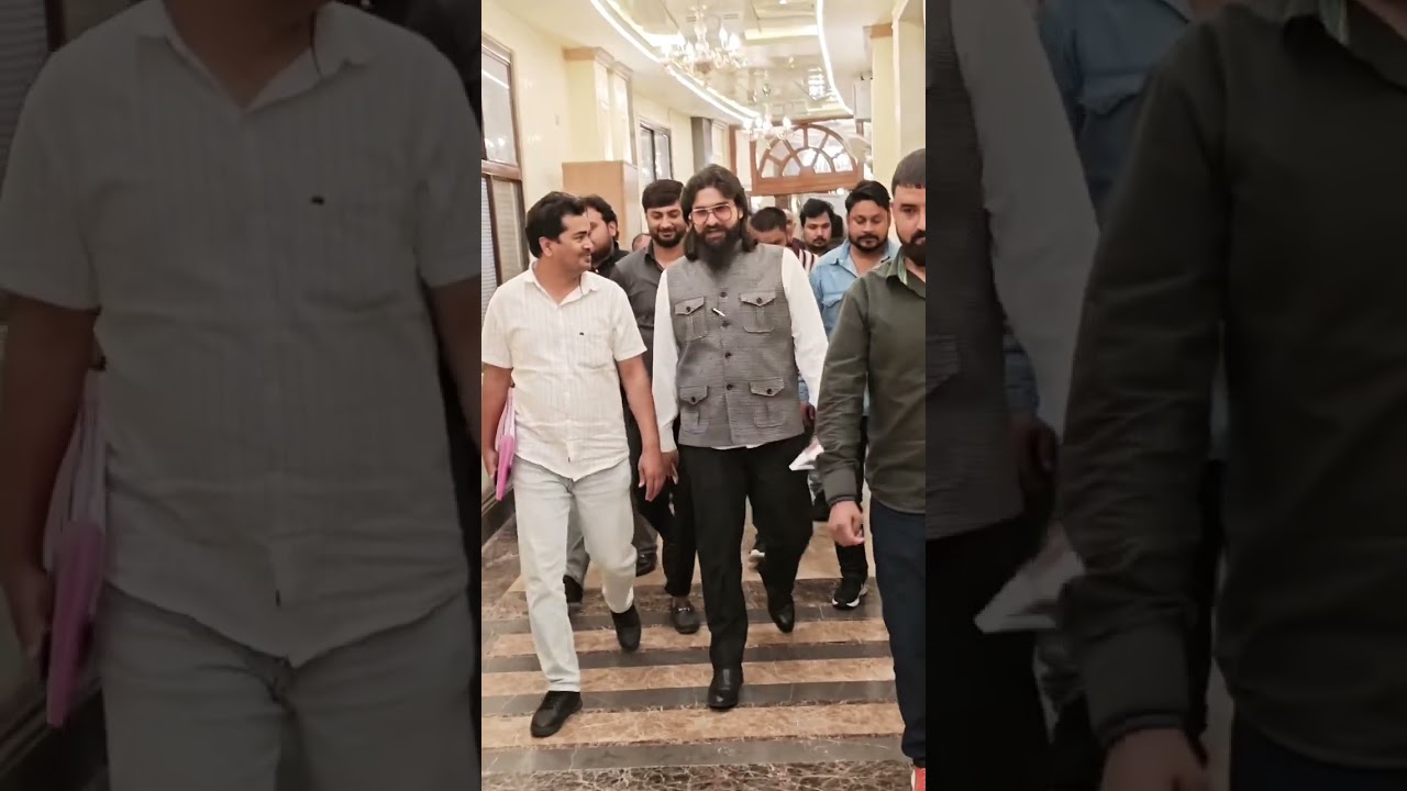 आपको मशहूर होना है तो मेरे ख़िलाफ़ चलिए साथ नहीं #shortsviral #abbasansari #umaransari #shorts