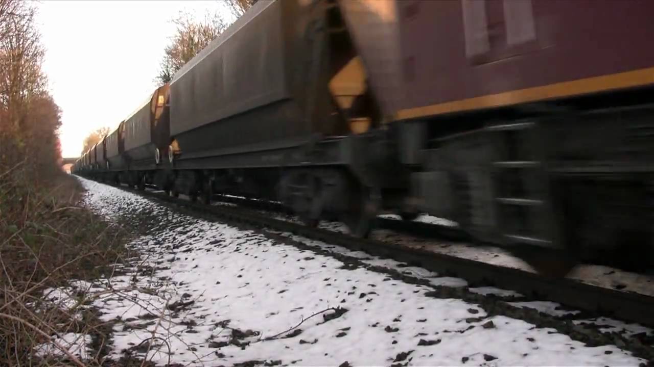 Class 60 Diesel locomotive on the Tunstead to Northwich hoppers 60048 26th Dec 2009
