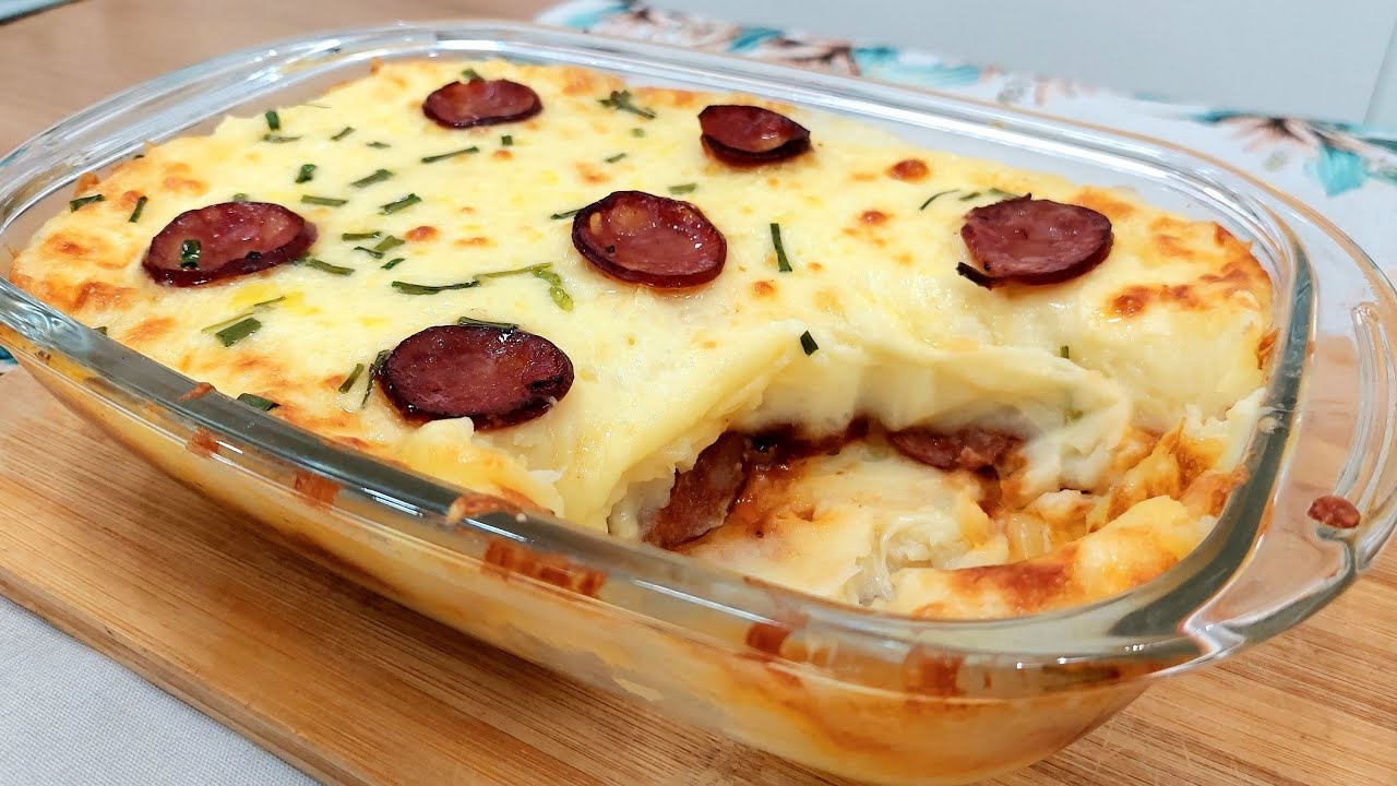 Escondidinho de calabresa fácil para o almoço ou jantar