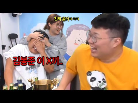 <strong>남동생이</strong> 안볼줄알고 벗었다가(?) 부끄러워하는 누나..
